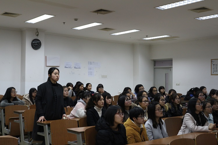 本次讲座使学院女大学生们更加明确的认识自己并保护自己.JPG