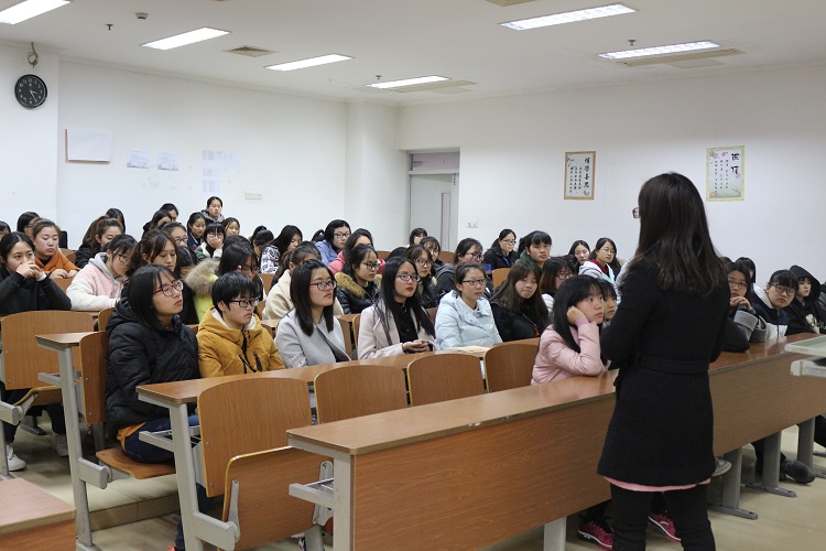 大一全体女生参加了本次讲座.JPG